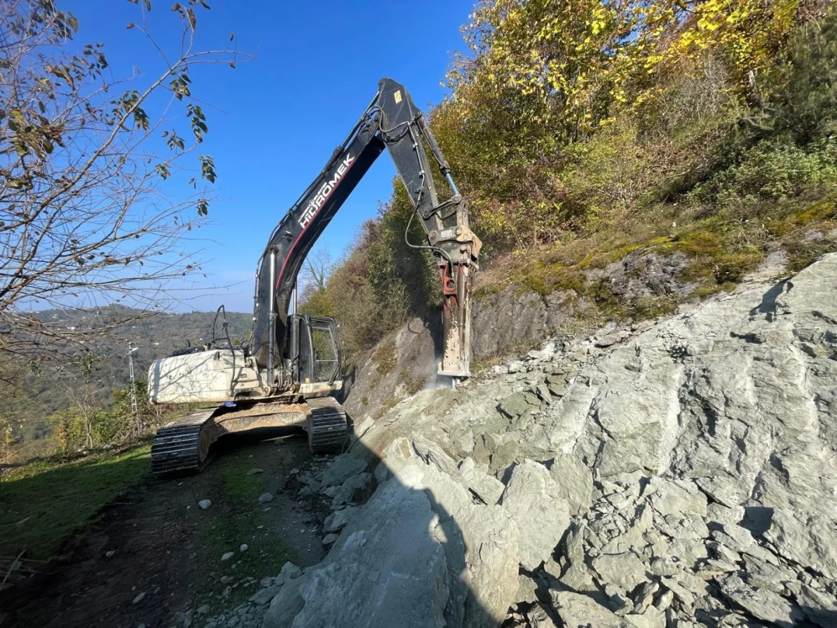 ZAFER MAHALLESİNDE YOL ÇİLESİNE NEŞTER VURULDU